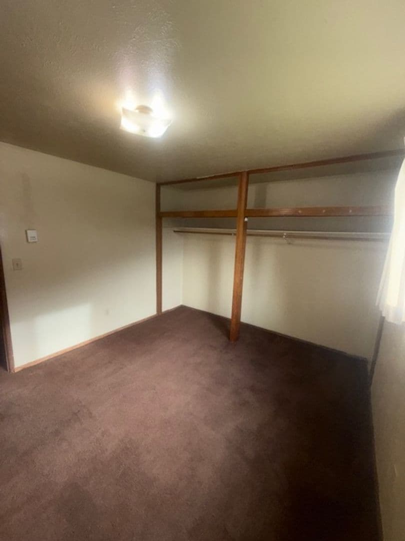 Eugene Apartment: 10-68A N Grand St