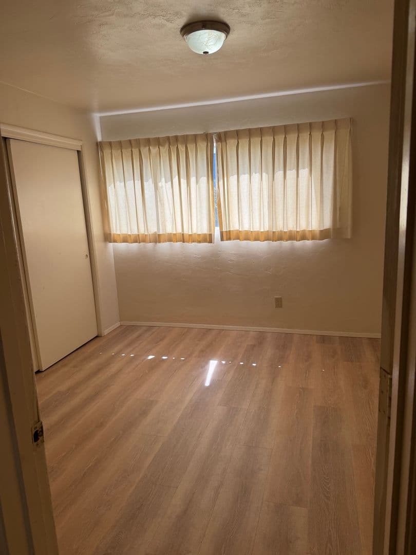 Springfield Apartment: Riverview Apartments