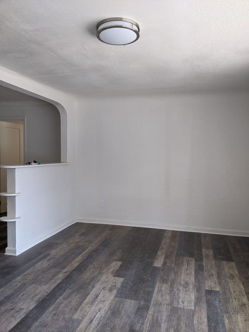 Harrisburg Apartment: 23475 Hwy 99 E