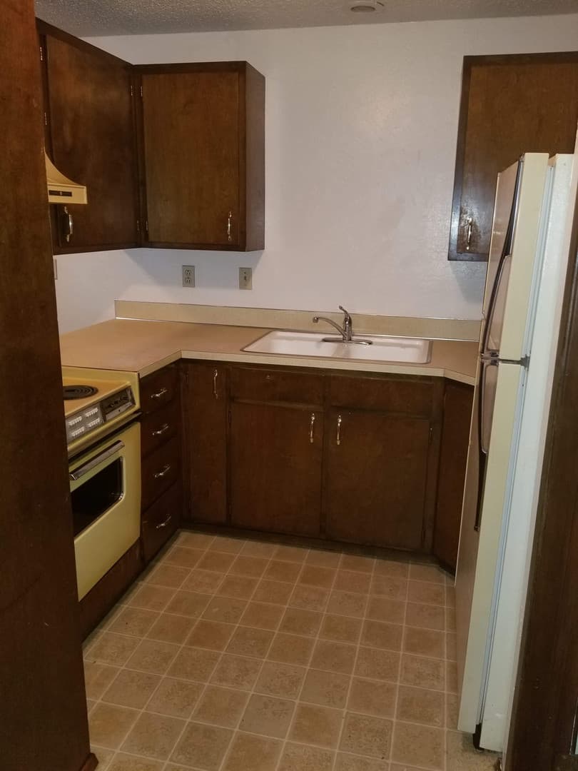 Eugene Apartment: 2090 Roosevelt Blvd.