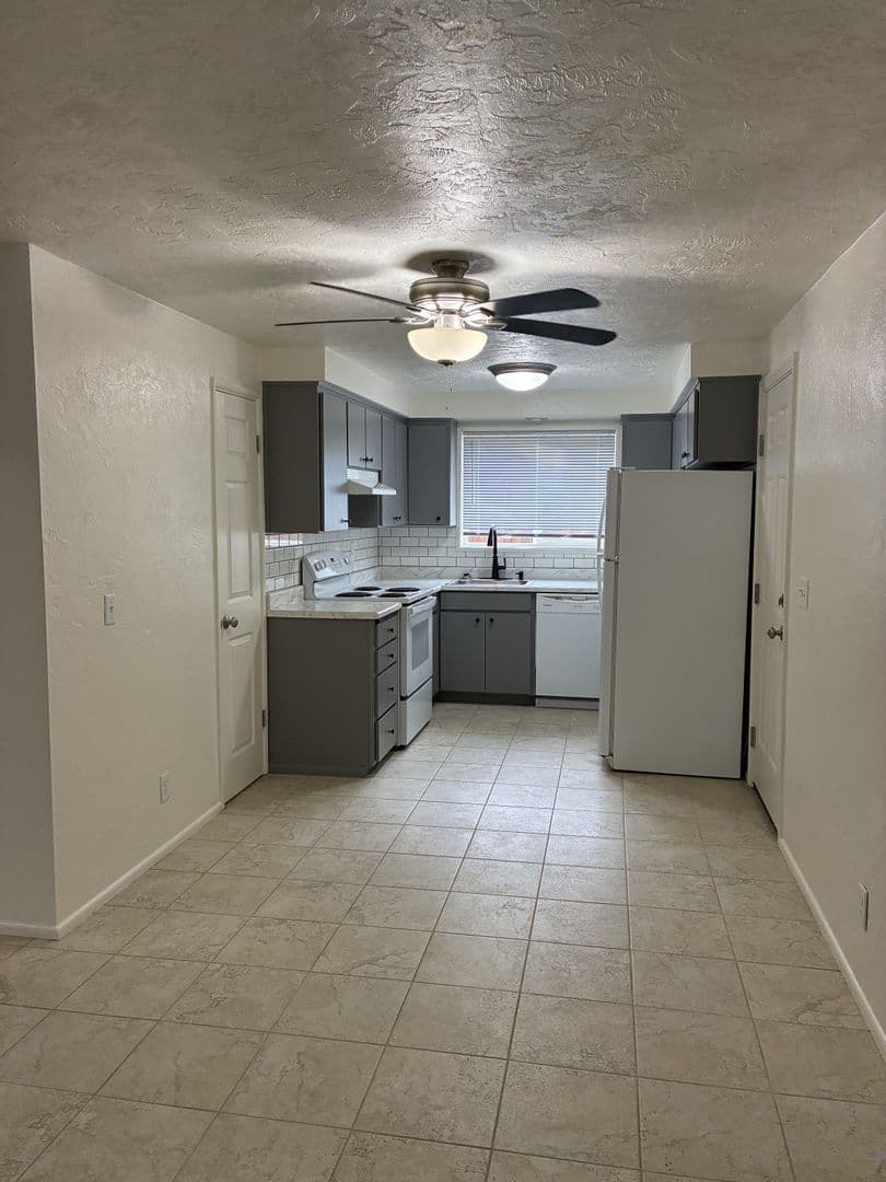 Eugene Apartment: 321-367 N Polk Street