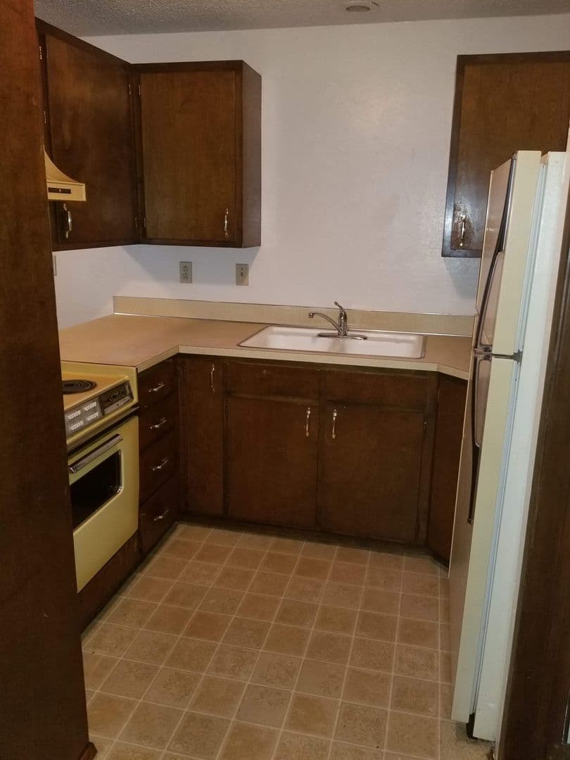 Eugene Apartment: 2090 Roosevelt Blvd.