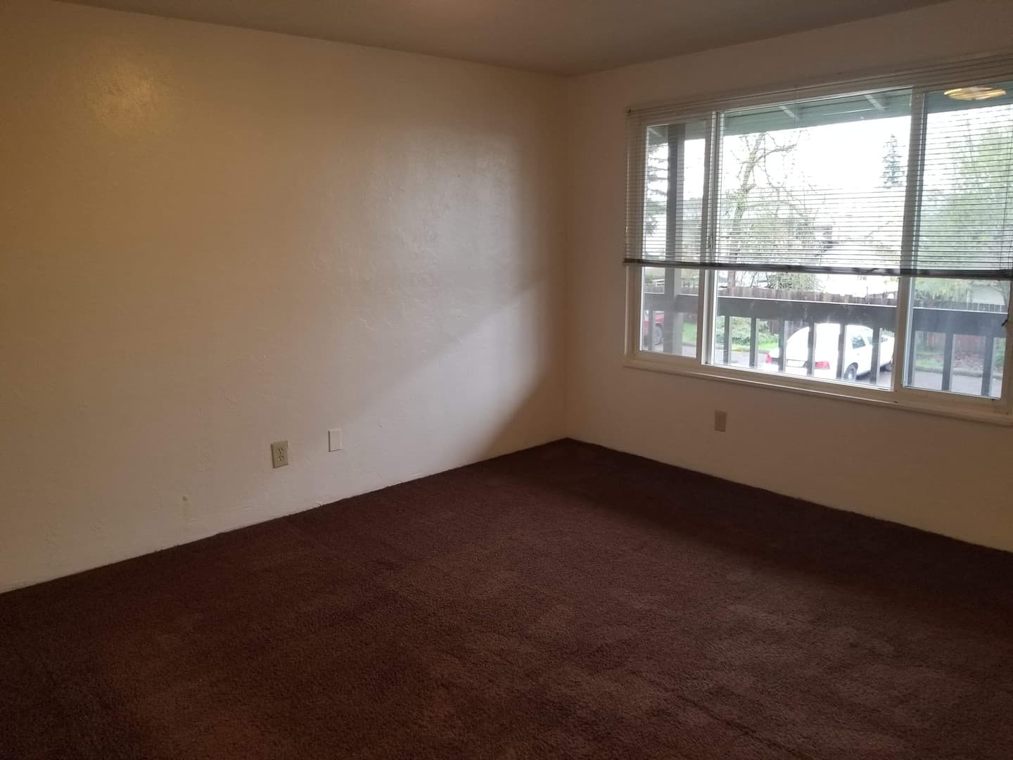 Eugene Apartment: 2090 Roosevelt Blvd.