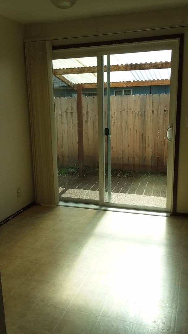 Springfield Apartment: 461 & 463 S. 49th Place