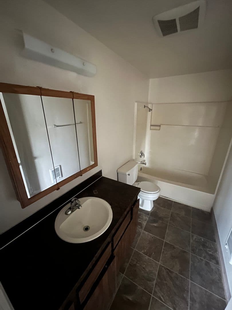 Springfield Apartment: 520 S. 42nd