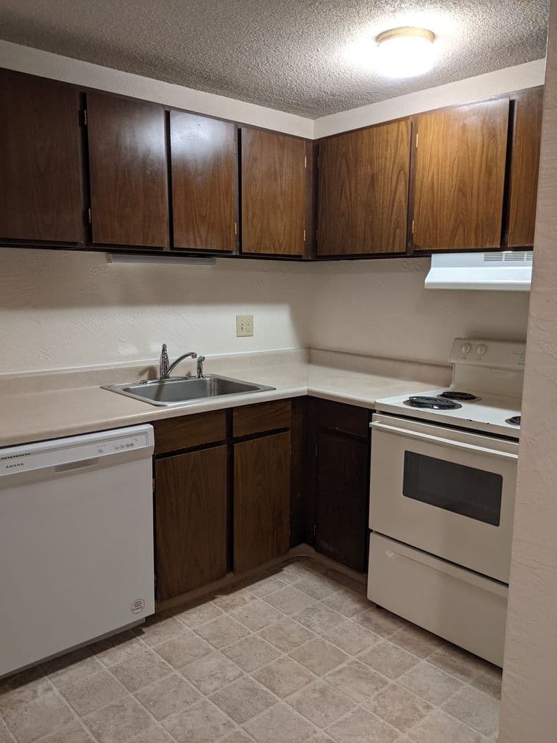 Eugene Apartment: 4001 Potter Street