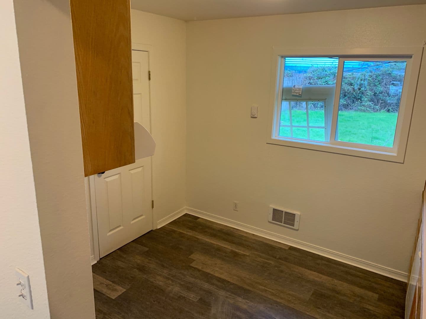 Oakridge Apartment: 47691 and 47693 Beaver St.
