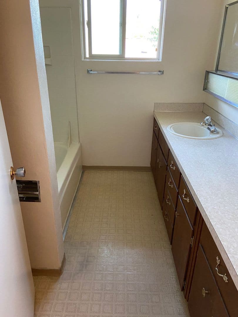 Springfield Apartment: 711/733 Mill Street