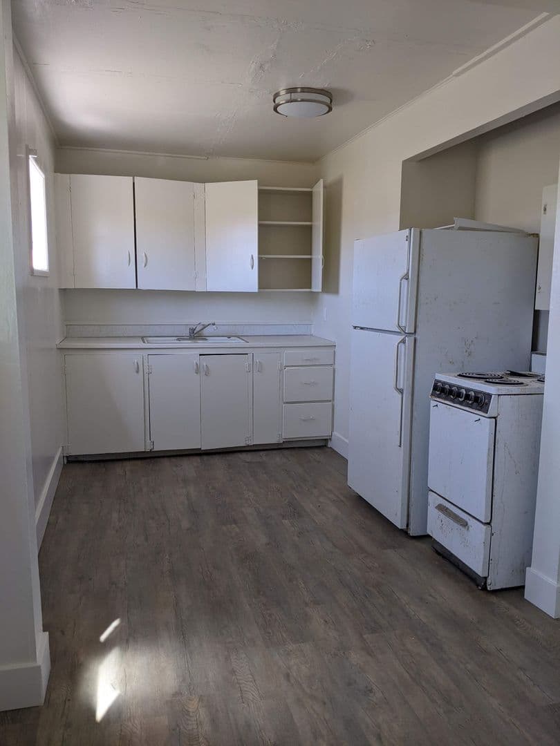 Harrisburg Apartment: 23475 Hwy 99 E