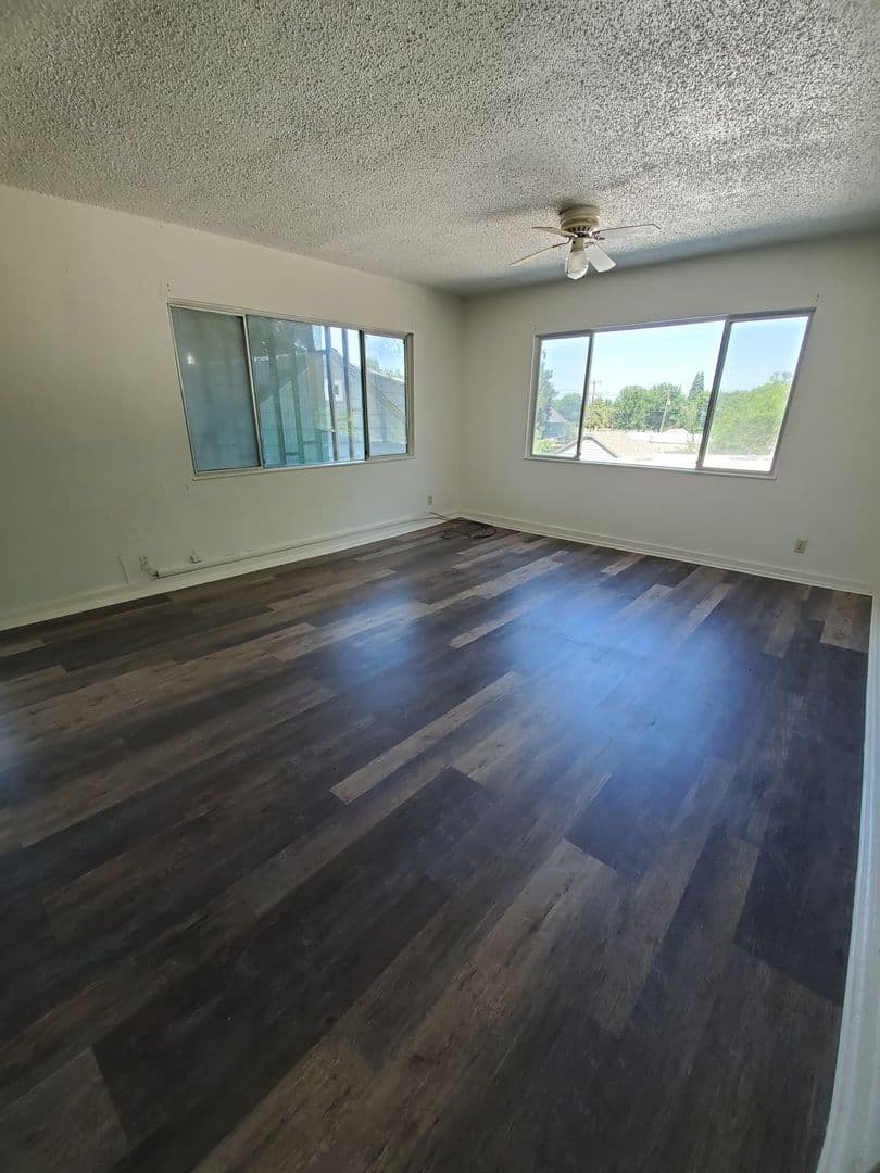 Eugene Apartment: 320 & 320 1/2 Clark Street