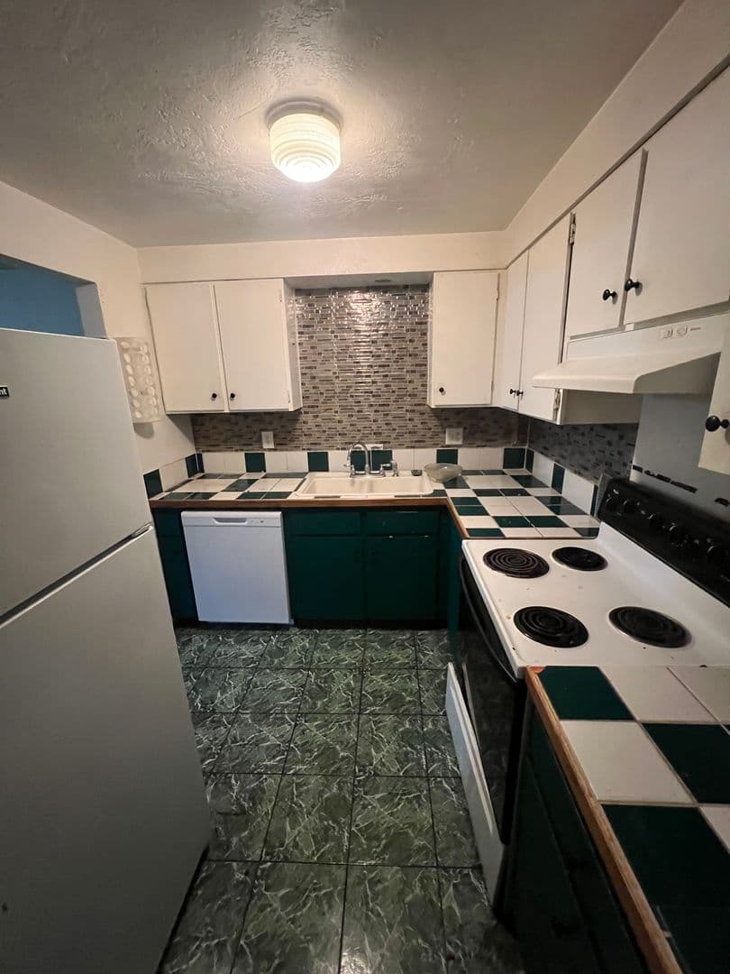 Springfield Apartment: 1973 18th Street
