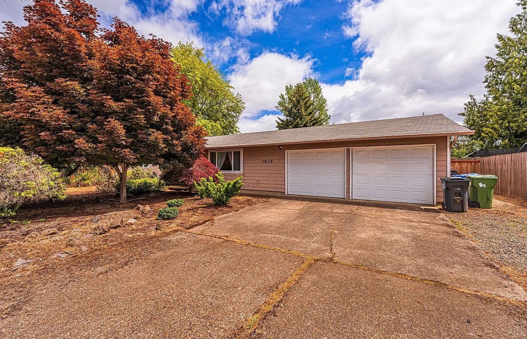 Eugene House: 1635 S Bertelsen Rd