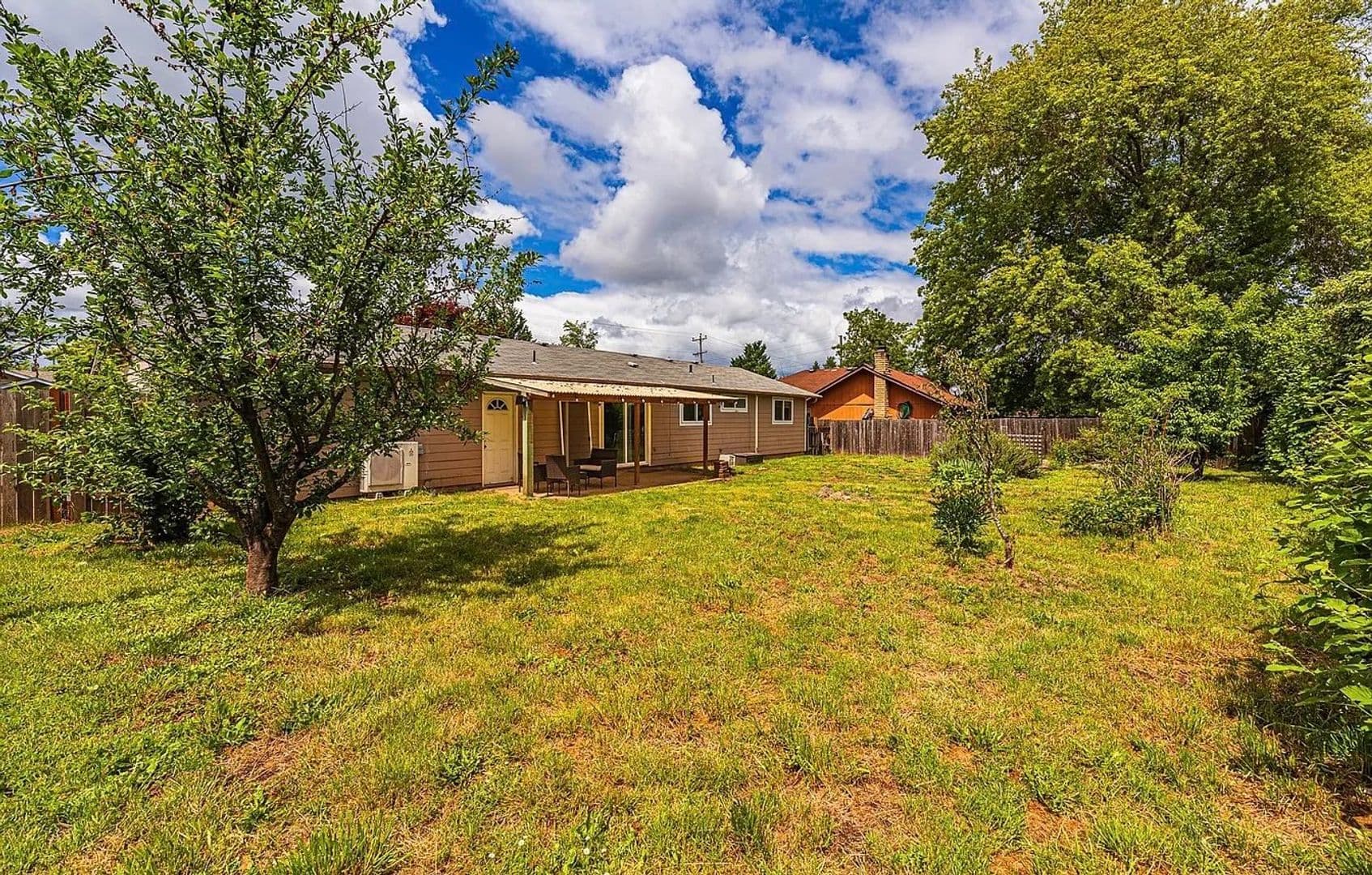 Eugene House: 1635 S Bertelsen Rd