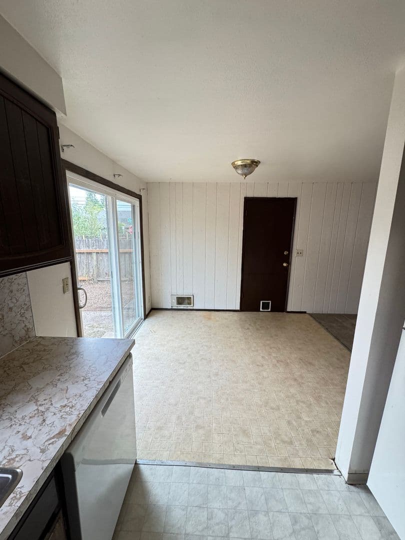 Springfield Apartment: 103 & 105 South 70th Street
