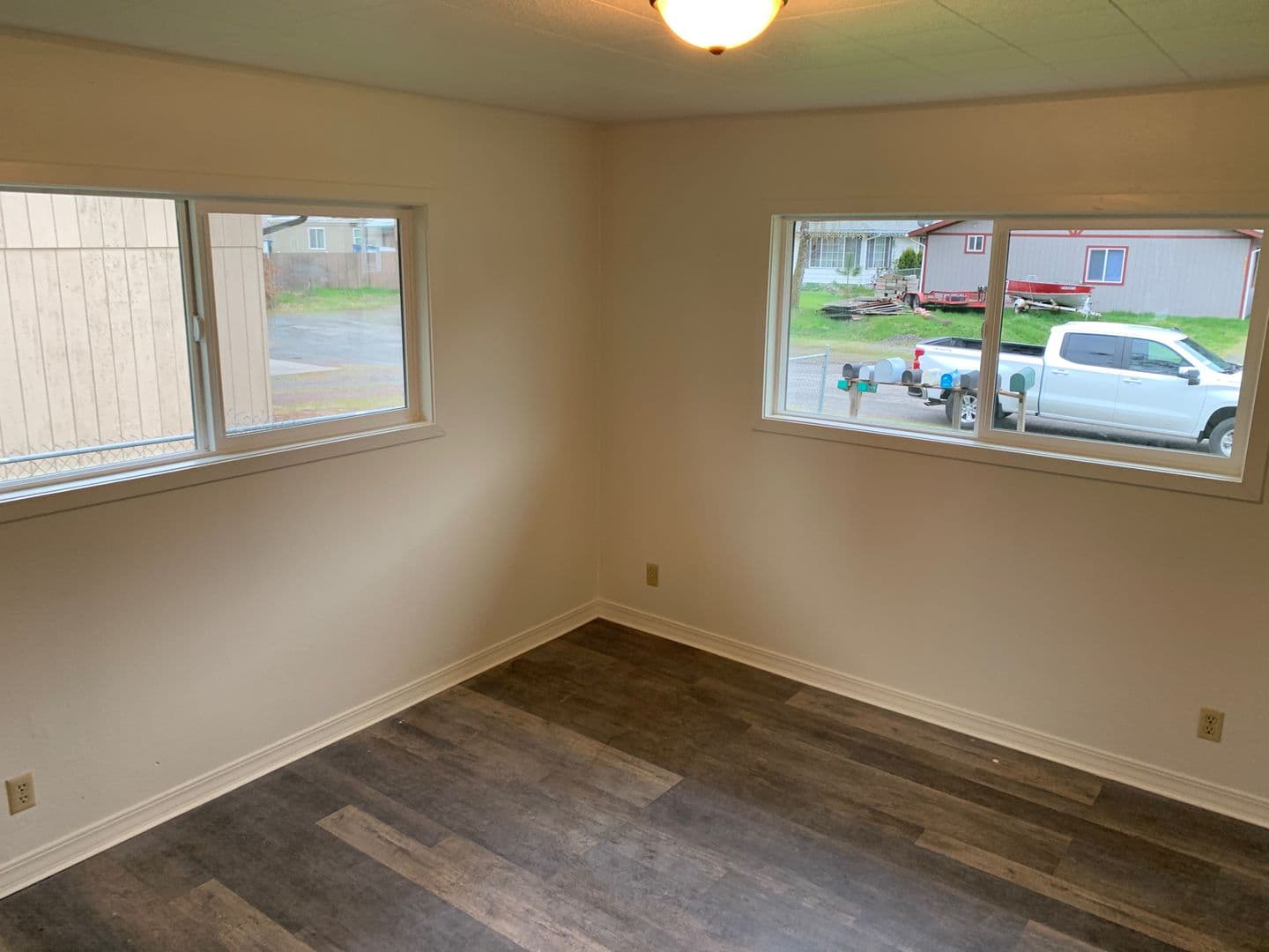 Oakridge Apartment: 47691 and 47693 Beaver St.