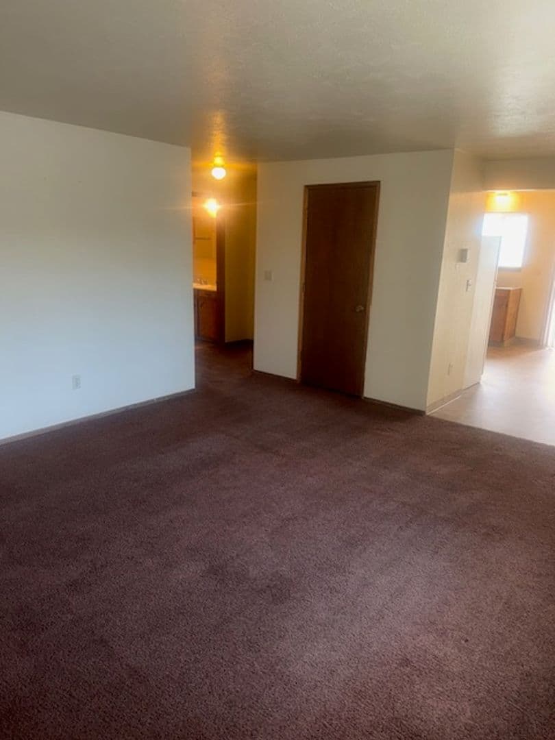 Eugene Apartment: 10-68A N Grand St