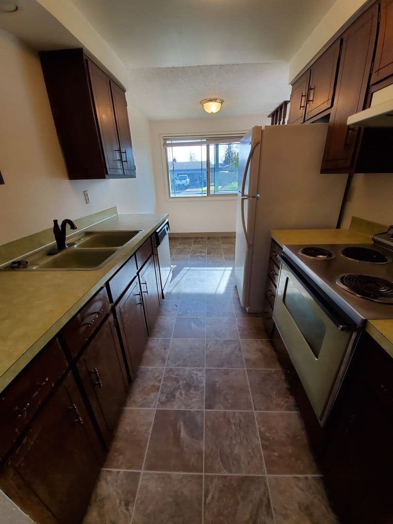 Springfield Apartment: 1238/1240 Kenray Loop