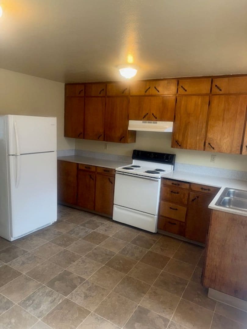 Eugene Apartment: 10-68A N Grand St
