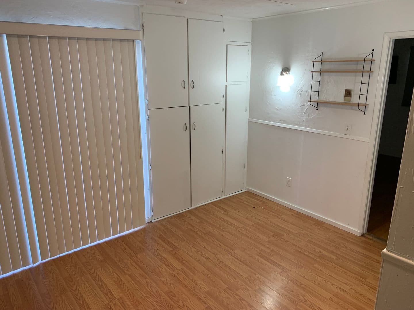 Eugene Apartment: 1920/1916 Norkenzie Rd