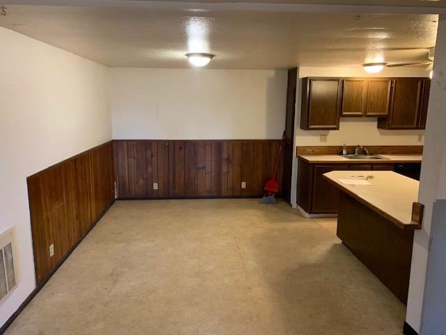 Sandy Apartment: Valley View Apartments
