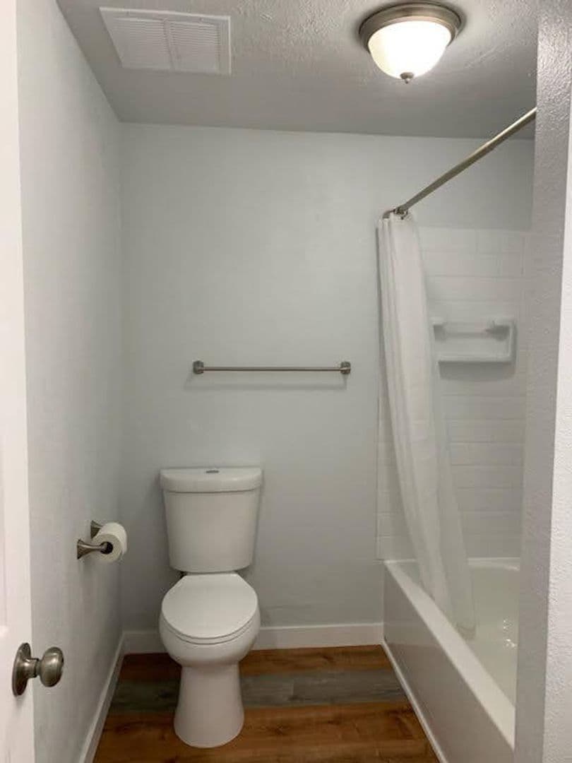 Eugene Apartment: 142 Jefferson Street