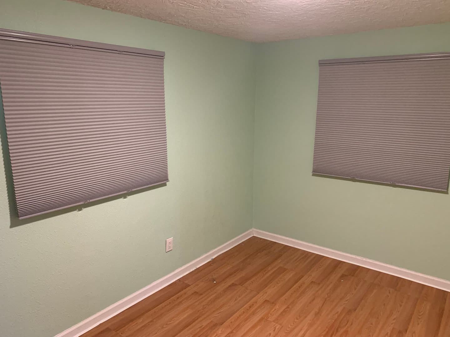 Eugene Apartment: 1920/1916 Norkenzie Rd