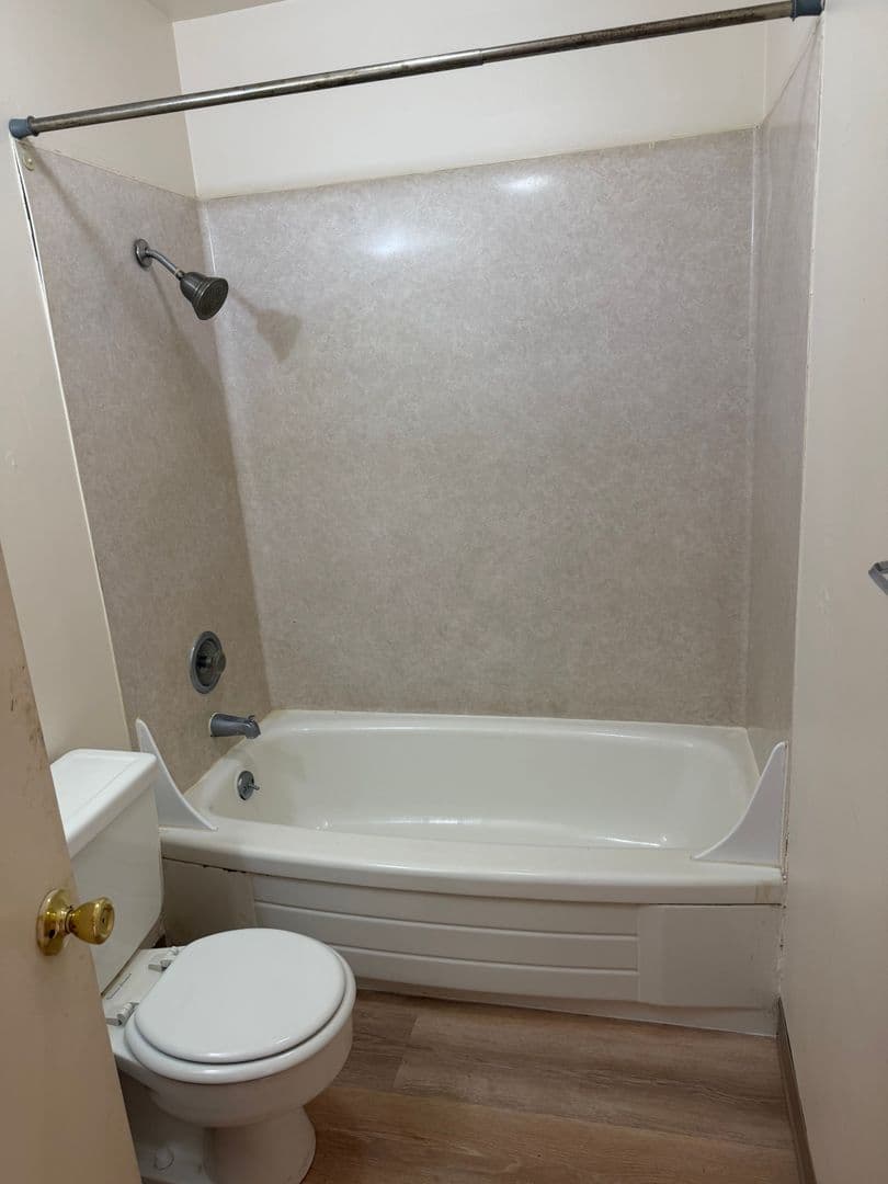 Springfield Apartment: Riverview Apartments