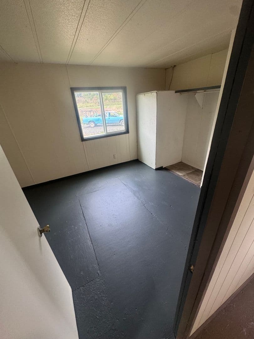 Lorane House: 27652 Siuslaw River Road