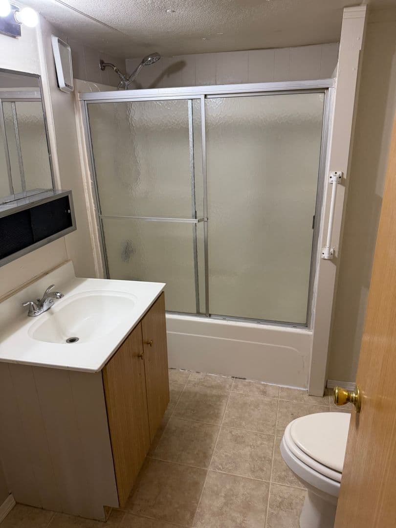 Springfield Apartment: 1273 33rd St
