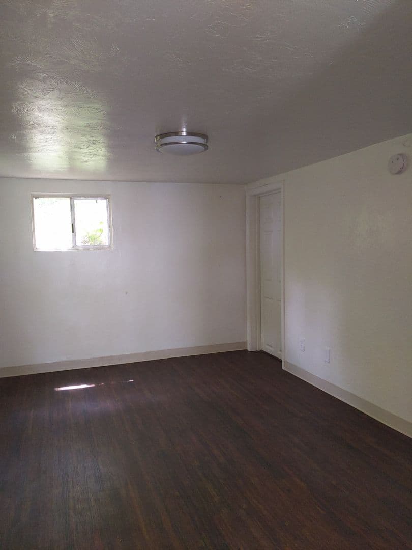 Eugene Apartment: 1698 Riverview St