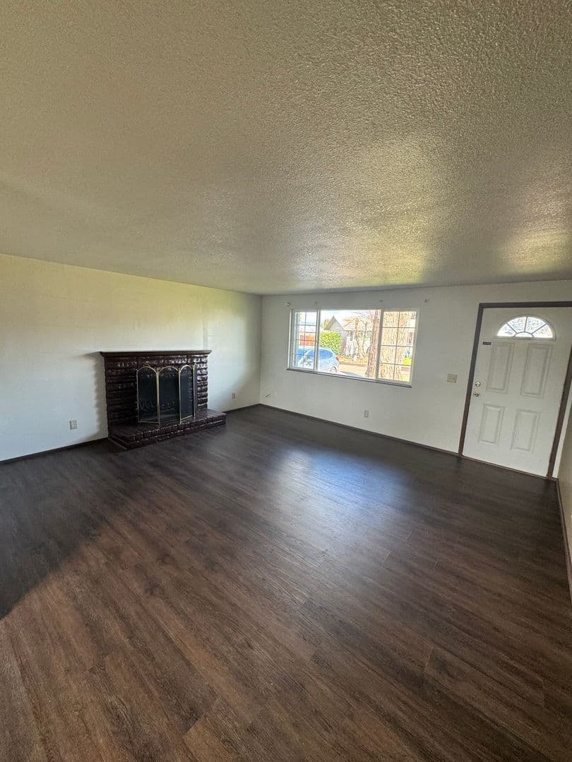 Springfield House: 5040 E Street #19