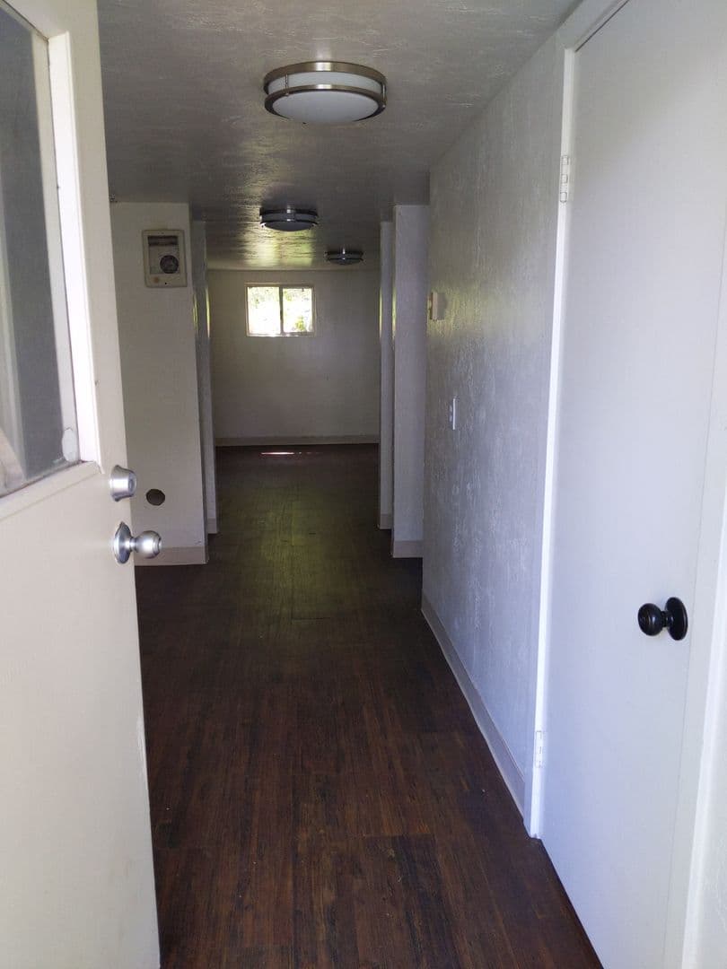 Eugene Apartment: 1698 Riverview St