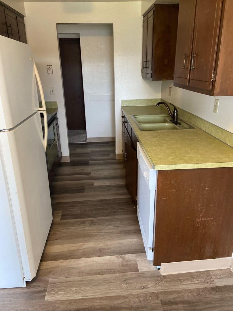 Springfield Apartment: 1238/1240 Kenray Loop