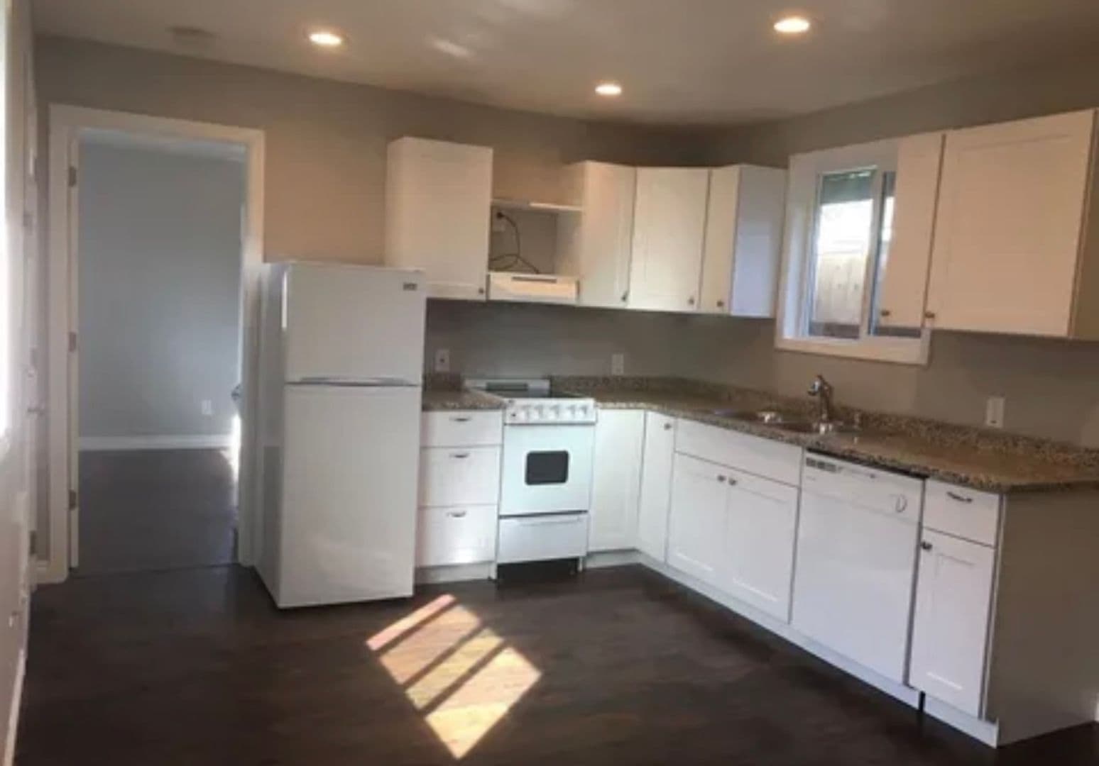 Lebanon Apartment: 725 Russell Dr
