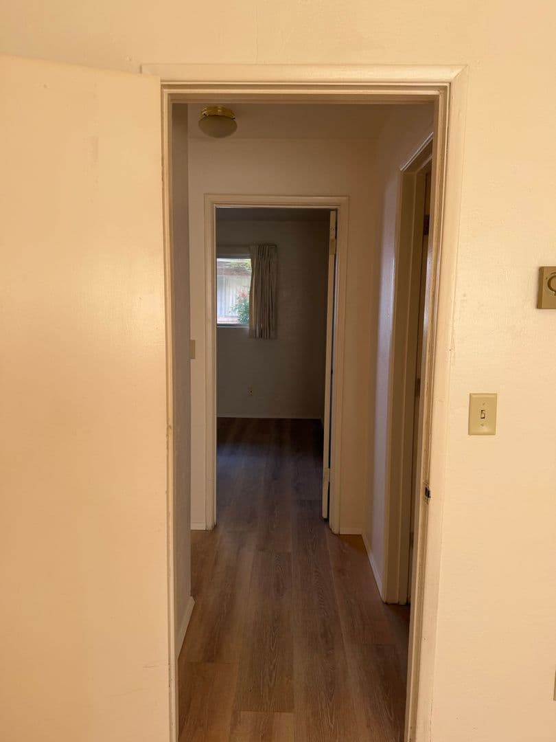 Springfield Apartment: Riverview Apartments