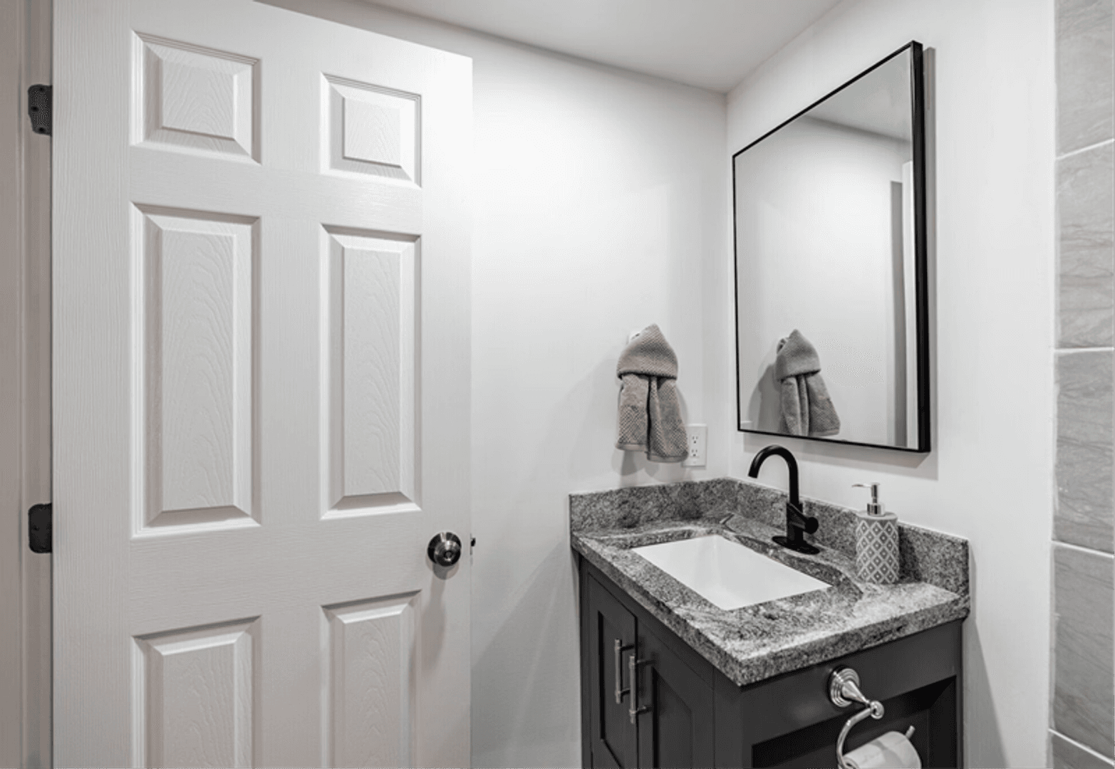 Clarksville Apartment: 803 N 2nd Street