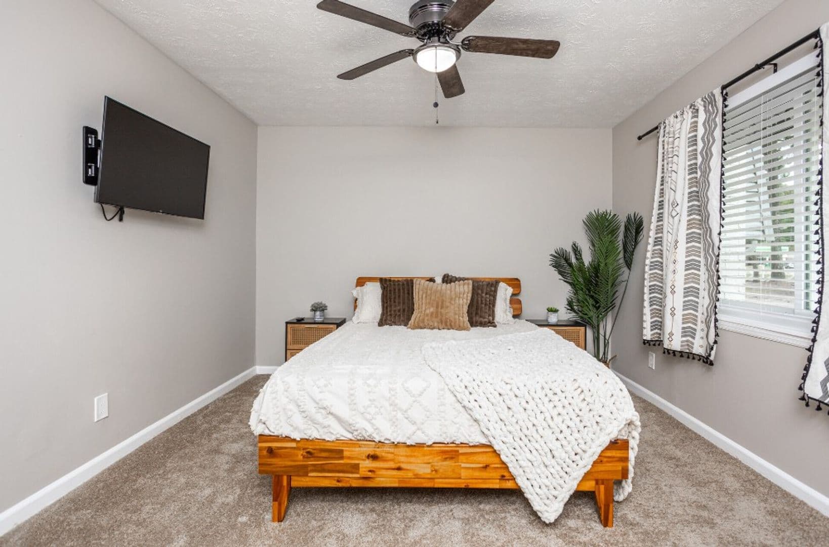 College Park Apartment: 5801 Riverdale Rd