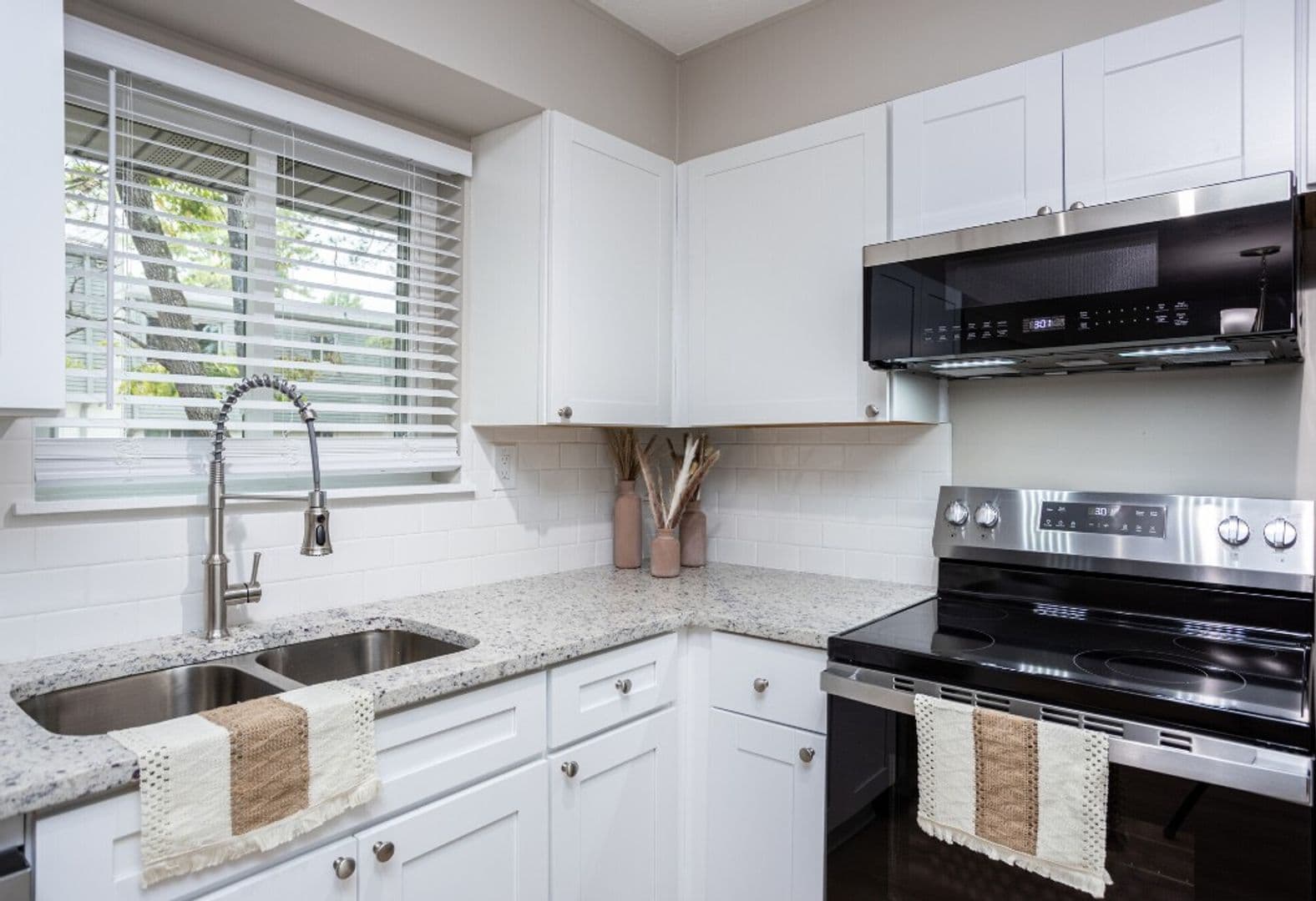 College Park Apartment: 5801 Riverdale Rd