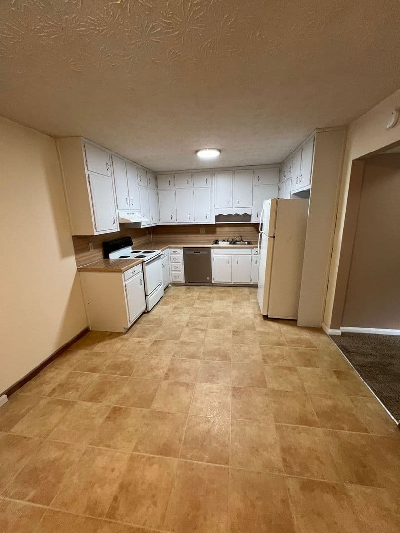 Lawrenceville Apartment: 282-284 Scarlet Way