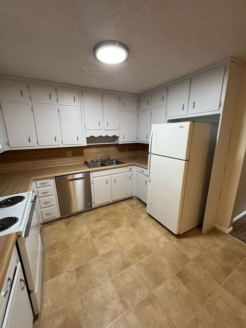Lawrenceville Apartment: 282-284 Scarlet Way