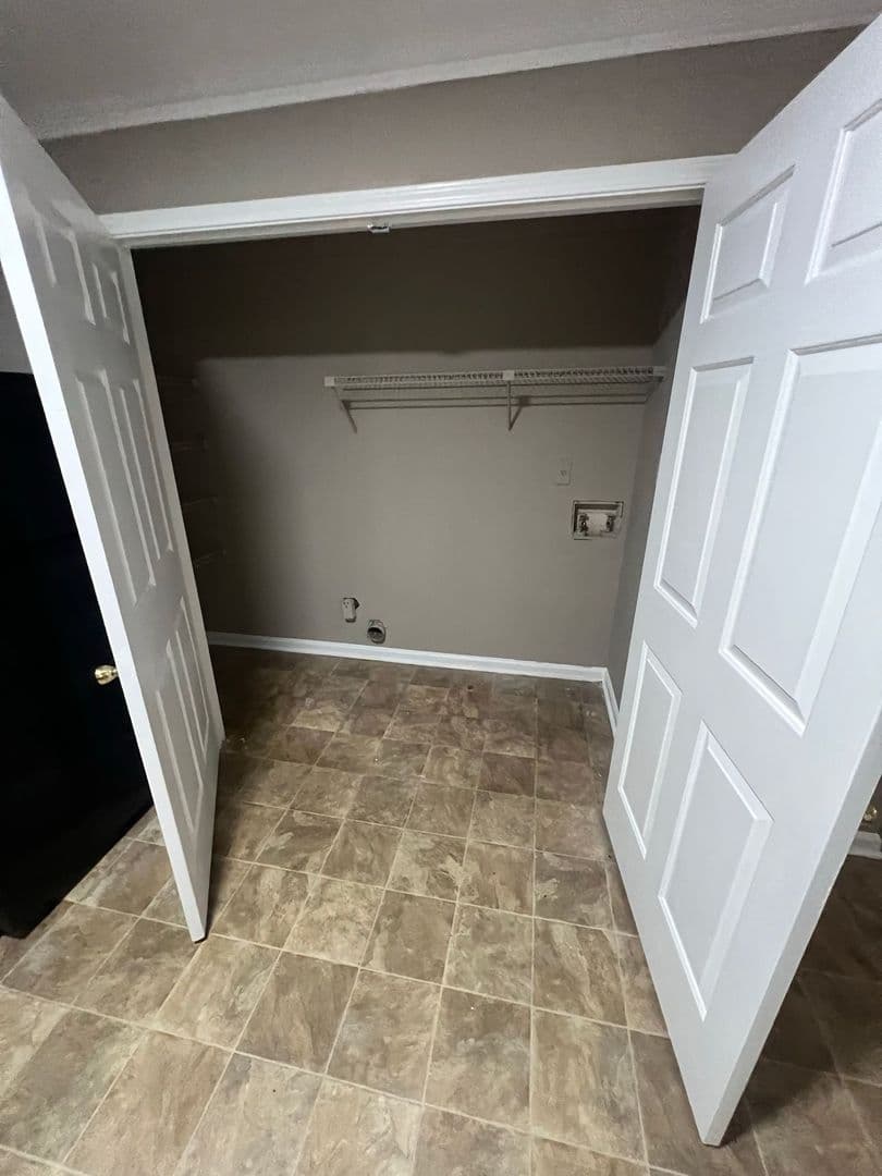 Snellville Apartment: 3125-3127 Sarah Lou Drive