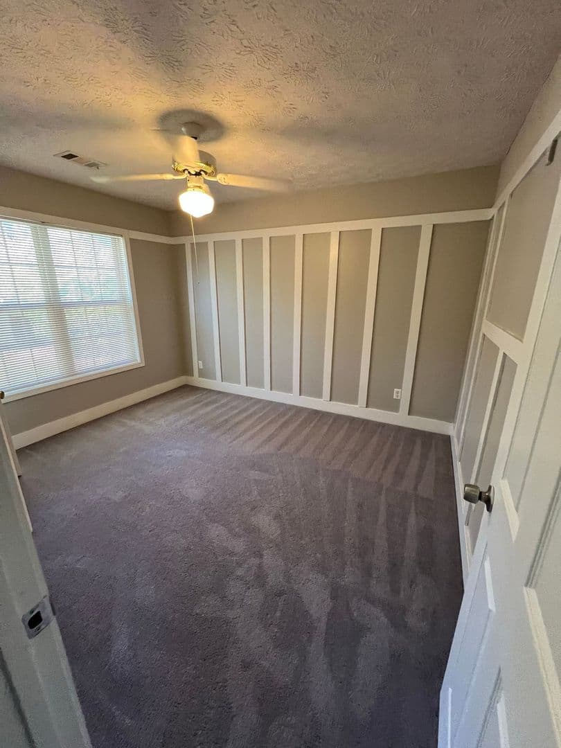 Loganville House: 3835 Cool Springs Point