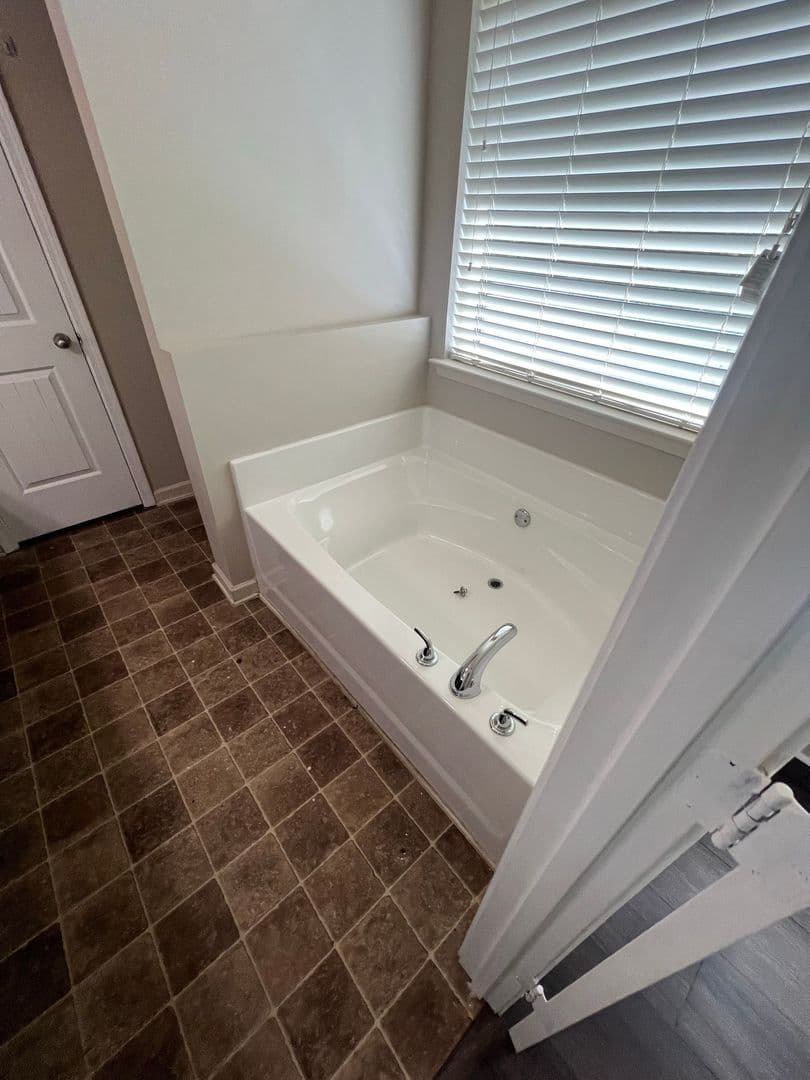 Lawrenceville House: 373 Lobdale Falls Drive
