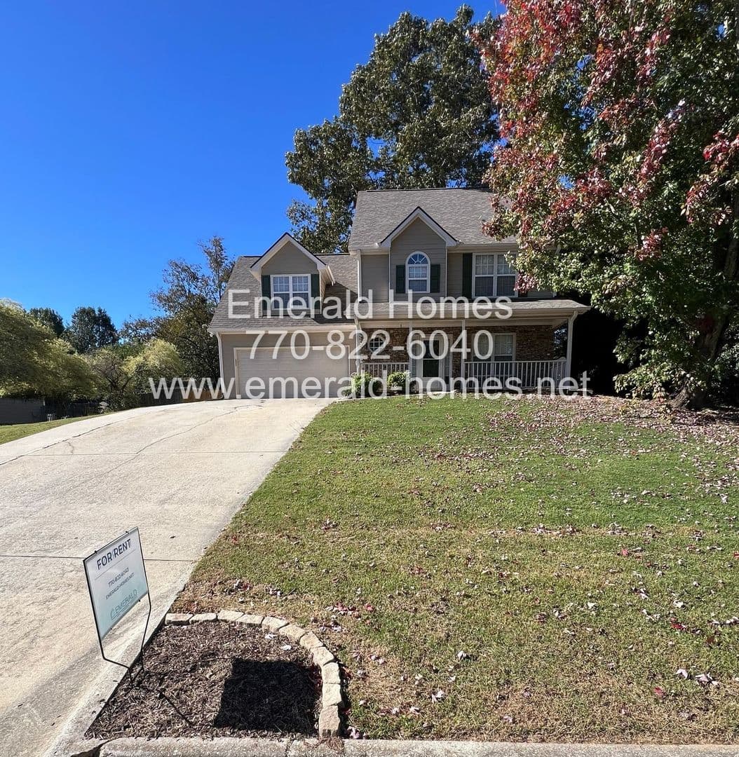 Loganville House: 3835 Cool Springs Point