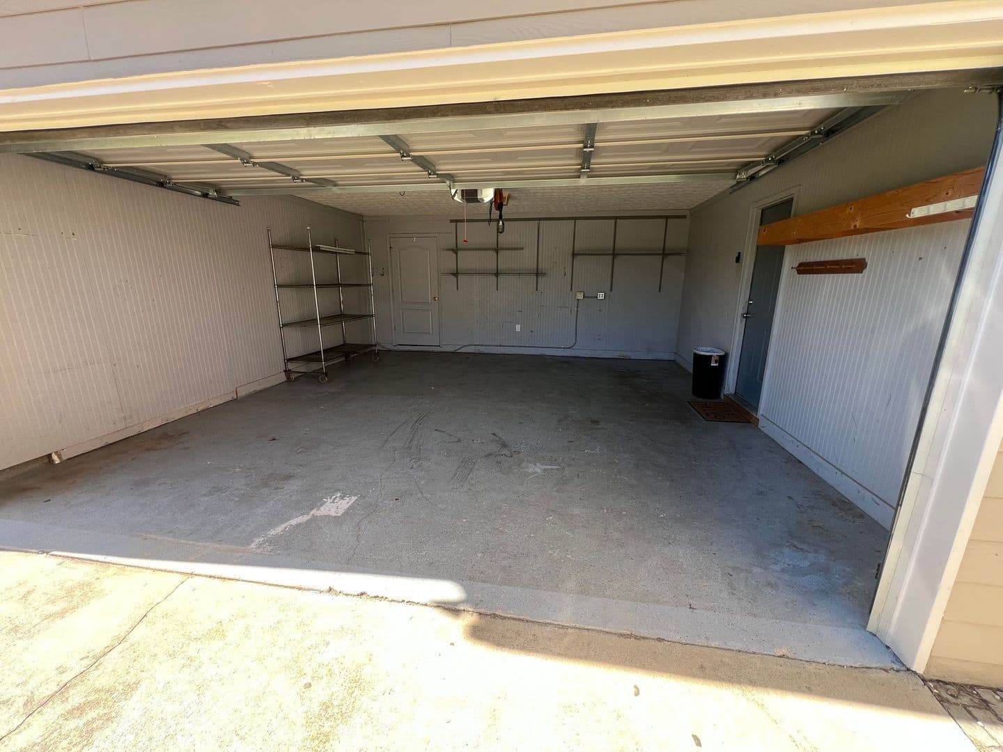 Loganville House: 3835 Cool Springs Point