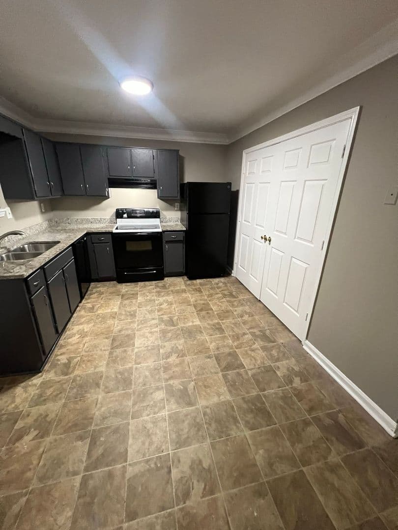 Snellville Apartment: 3125-3127 Sarah Lou Drive