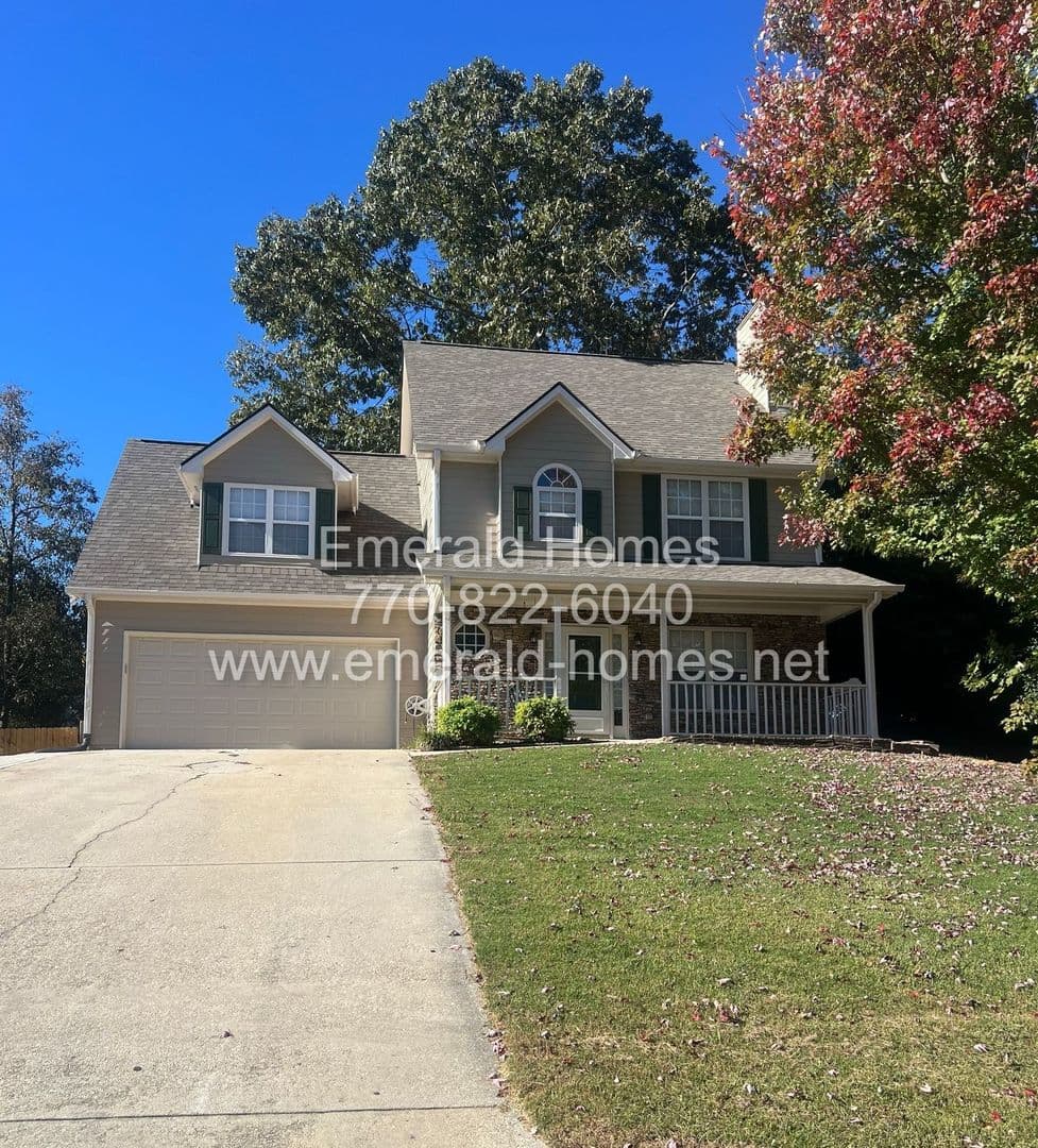 Loganville House: 3835 Cool Springs Point