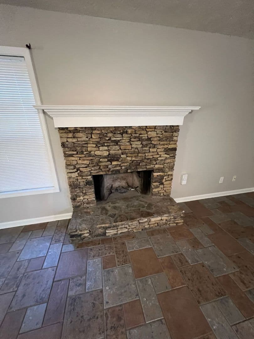 Loganville House: 3835 Cool Springs Point