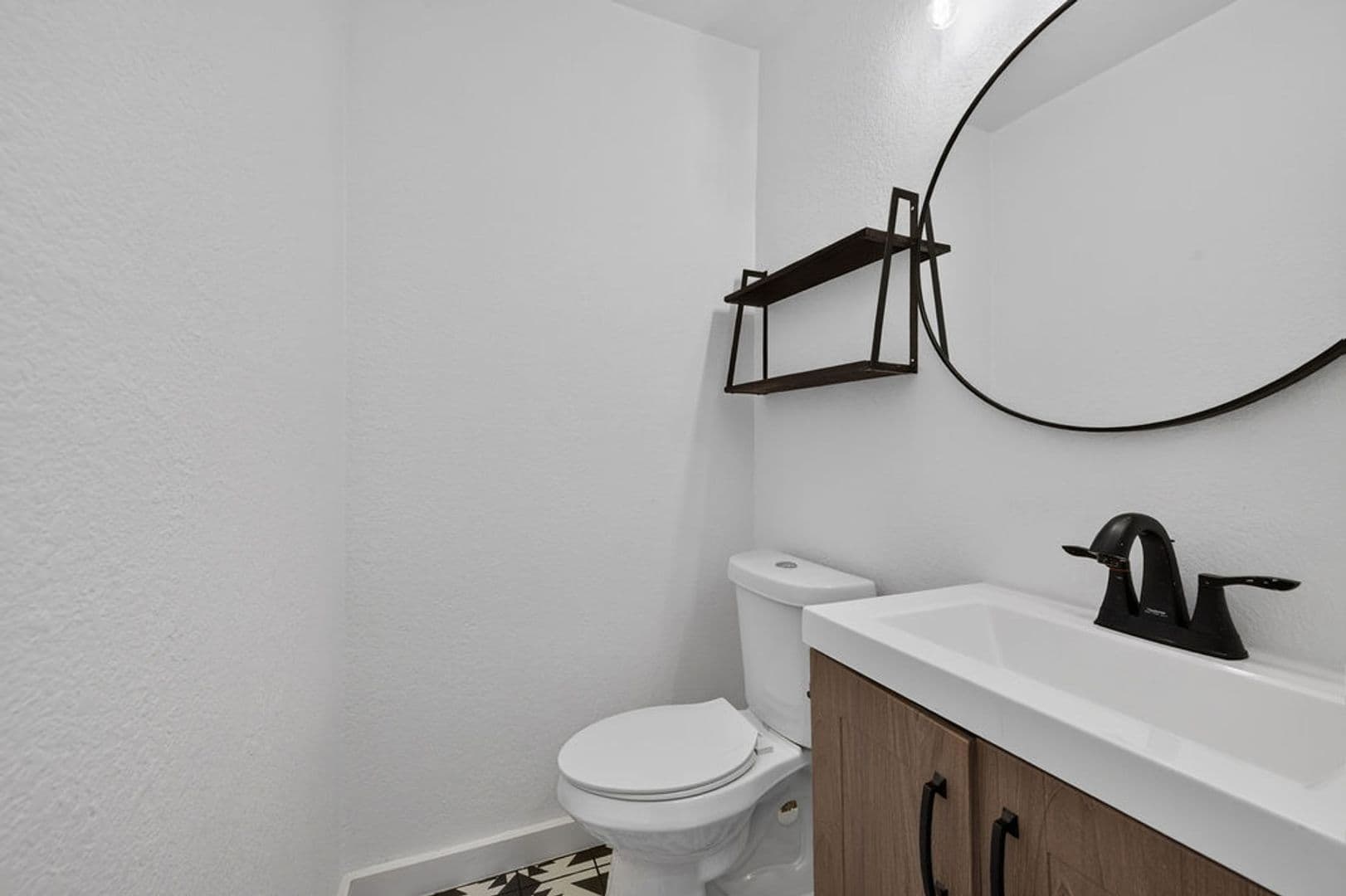 Austin House: 2124 Burton DR