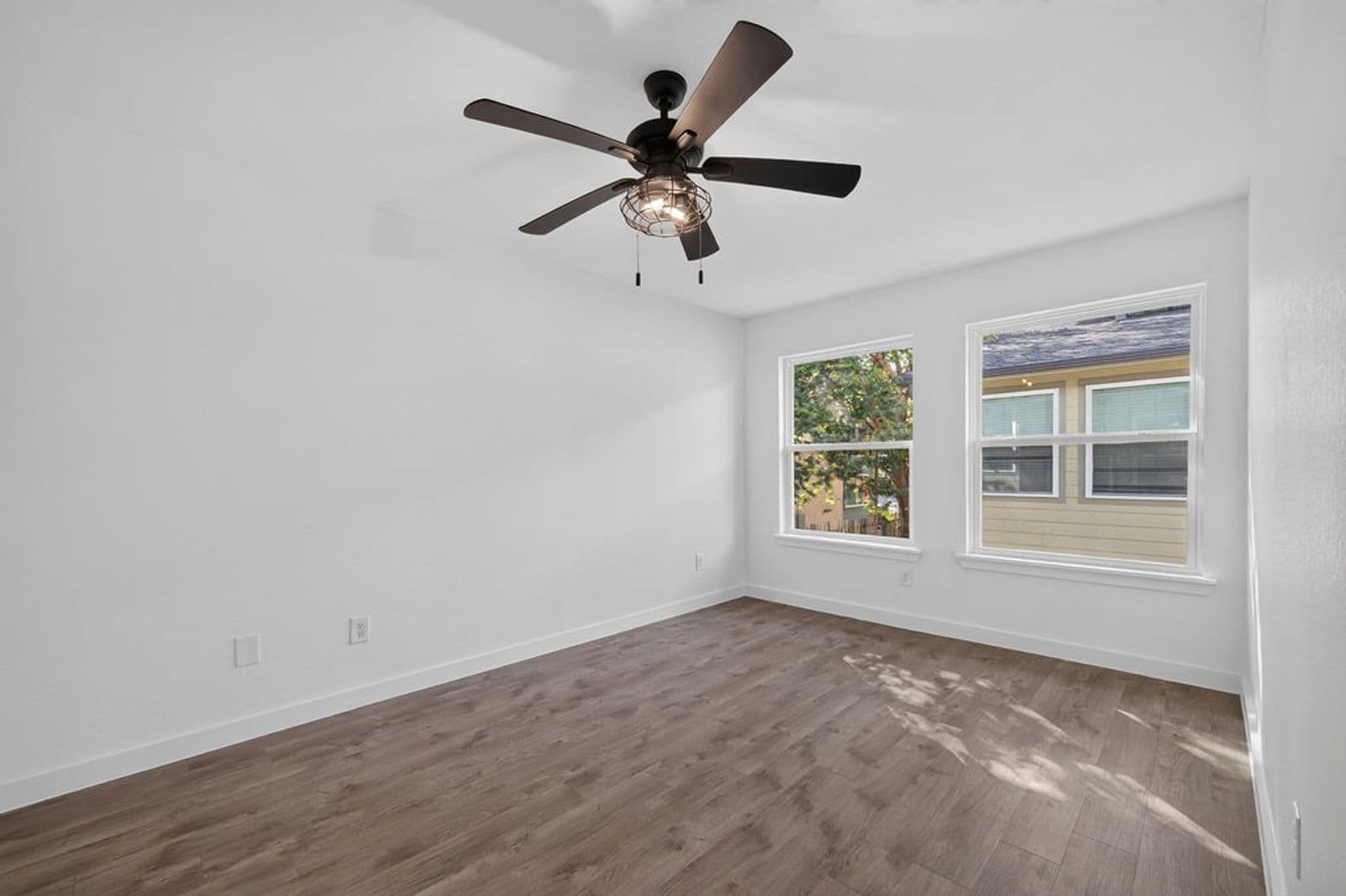 Austin House: 2124 Burton DR